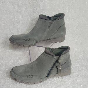 NWOT Women's Skechers Zappiest Booties - Size 8.5